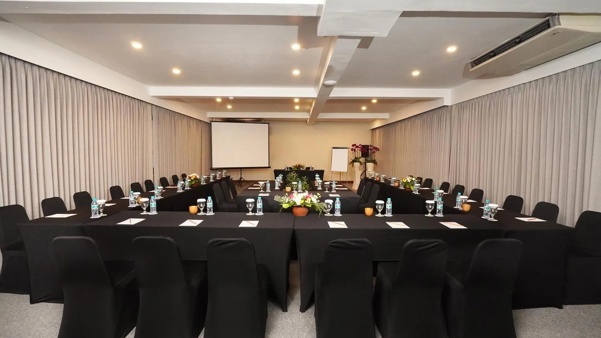 Furamaxclusive Ocean Beach Seminyak Bali Legian Indonesië